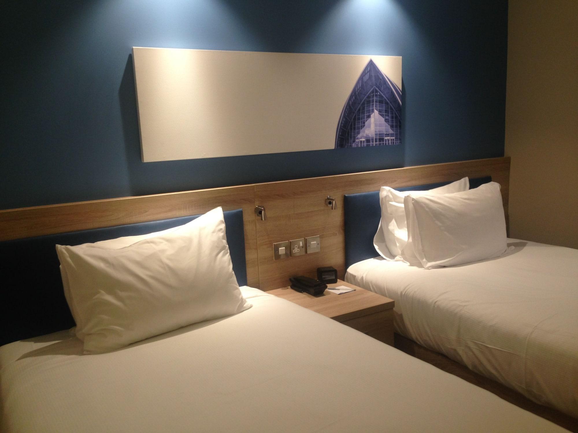 Hampton By Hilton Glasgow Central Экстерьер фото