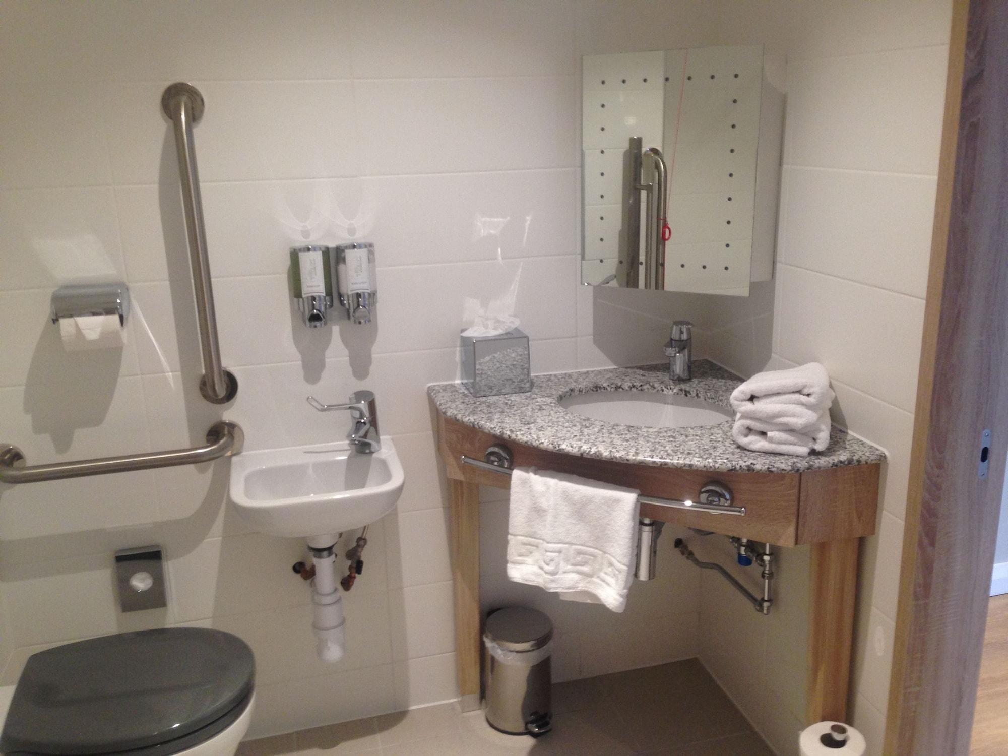 Hampton By Hilton Glasgow Central Экстерьер фото
