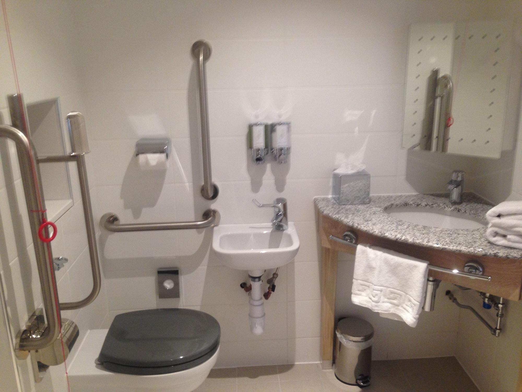 Hampton By Hilton Glasgow Central Экстерьер фото