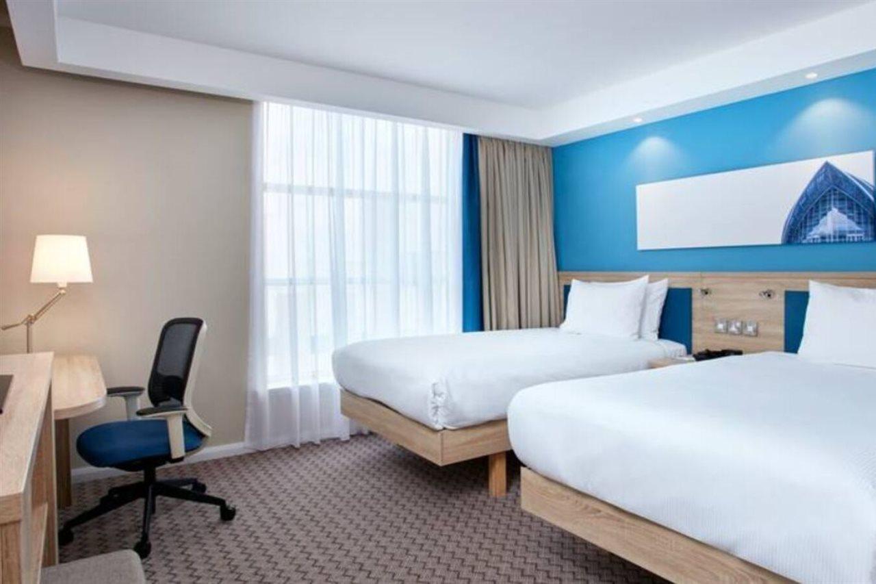 Hampton By Hilton Glasgow Central Экстерьер фото
